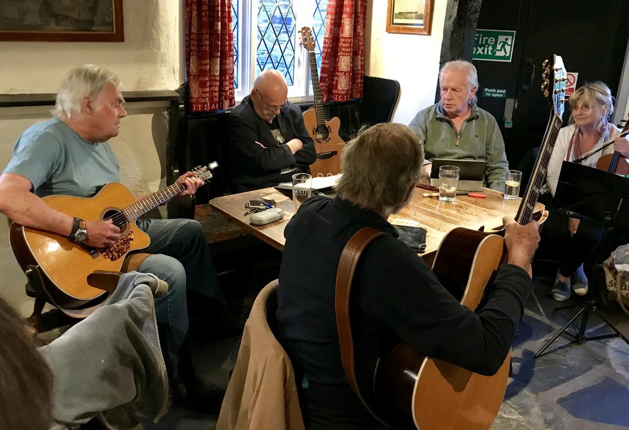 Jolly Sailor Inn Looe Buitenkant foto